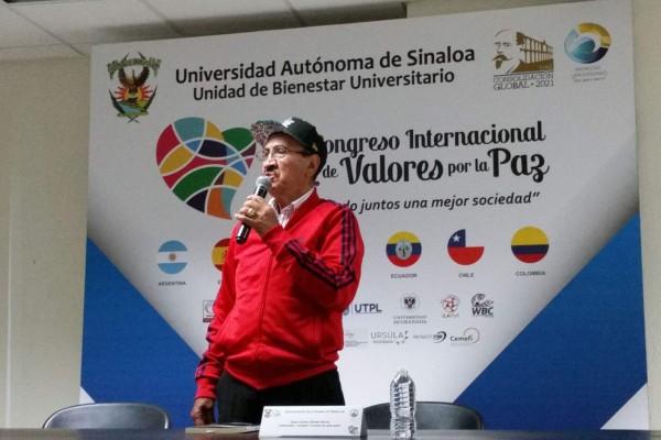 Carlos Zárate, ex campeón mundial de boxeo, exhorta a jóvenes a no caer en el mundo de las adicciones