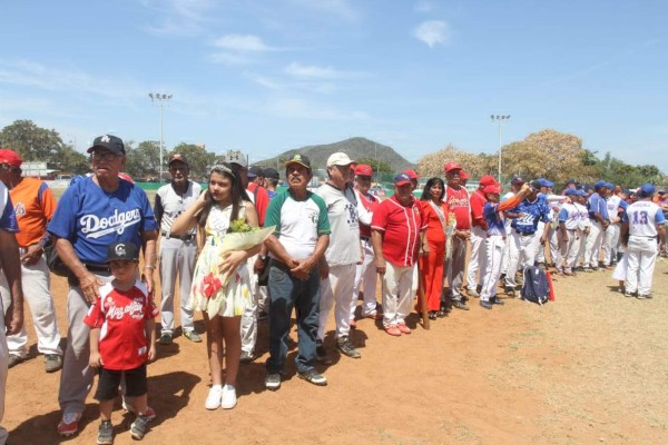 Rompen récord al inaugurarse las Ligas de Beisbol del Club Deportivo Sarabia