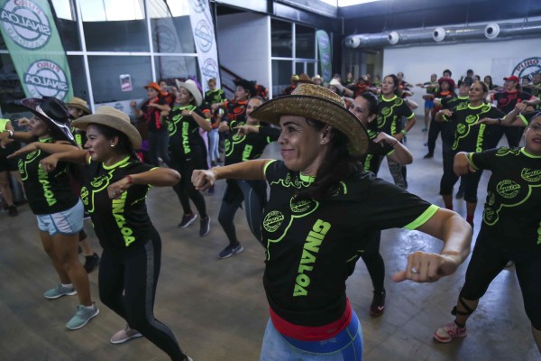 El taller tuvo importante contenido en bailes fitness y ritmos norteños. (Foto: Isde)