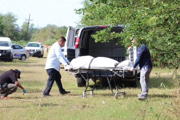 Encuentran a un hombre asesinado a balazos en canal de Navolato