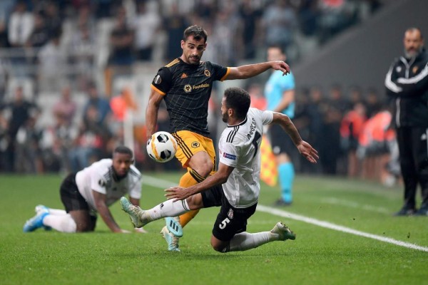 El Wolverhampton derrota 1-0 a Besiktas durante el partido de la Europa League