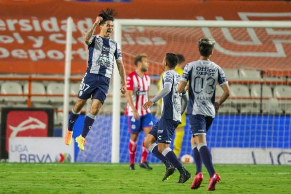 Con triplete de Víctor Dávila Pachuca hunde al San Luis