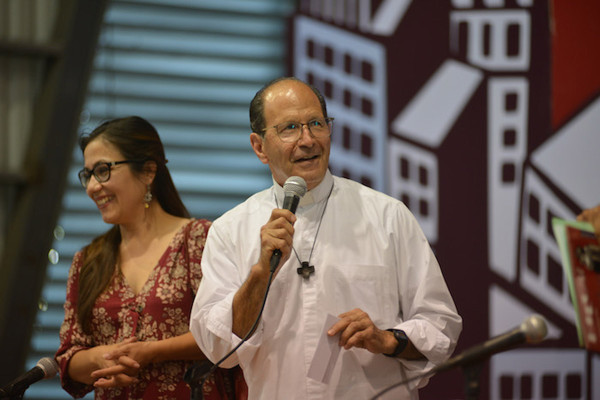 Alejandro Solalinde durante la conferencia llamada “México, un muro más grande que el que pretende construir Trump”.