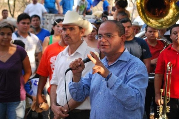 El primer panista de Sinaloa que se va, alza la mano; viene una ola de renuncias, anticipa