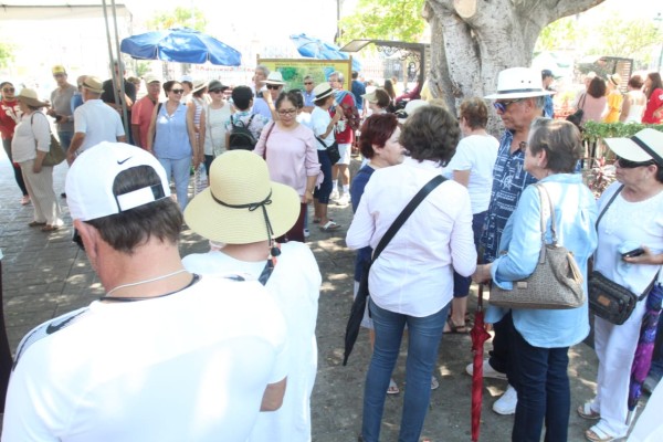 En Mazatlán, acusan al Presidente hasta de traición a la patria