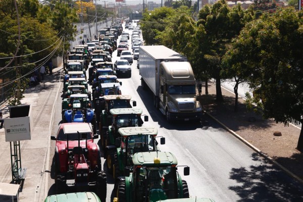 En Culiacán se movilizan agricultores para exigir una buena comercialización de granos