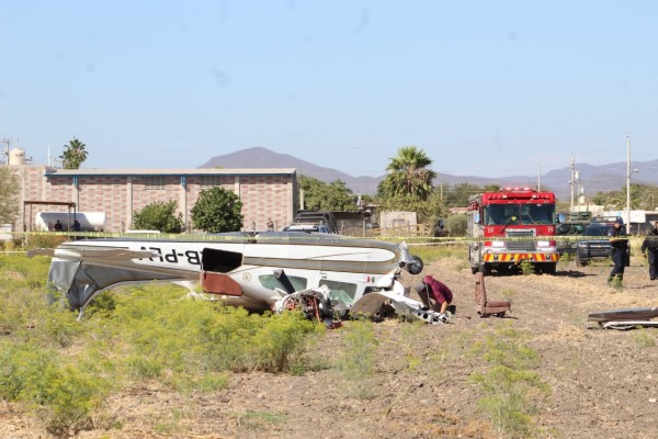 En El Tamarindo, Culiacán, se desploma una avioneta con 4 jóvenes; salen caminando por su propio pie