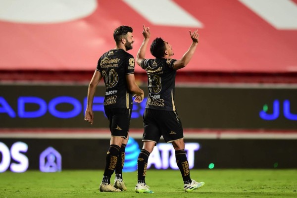 Con doblete de Ángel Mena, León toma la cima del torneo al vencer al Necaxa