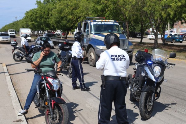 Tras muerte de tres personas en moto, Tránsito aplica operativo y asegura unidades en Mazatlán