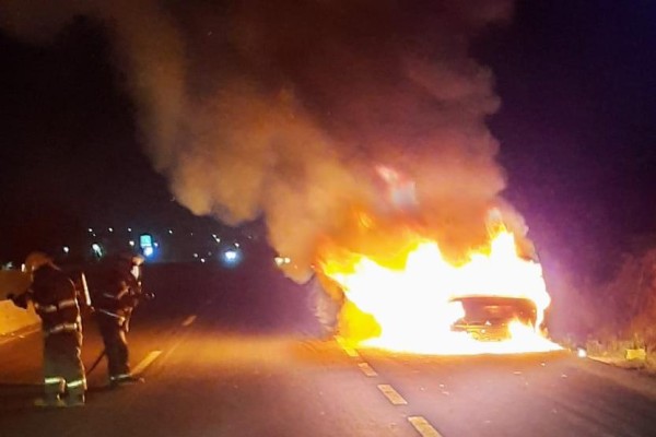 Se incendia taxi a la altura del Cecjude, en Mazatlán
