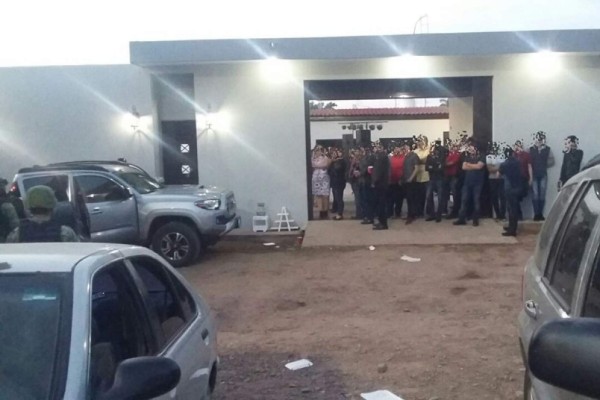 Reportan que militares retuvieron a 60 civiles tras operativo en fiesta en Culiacán