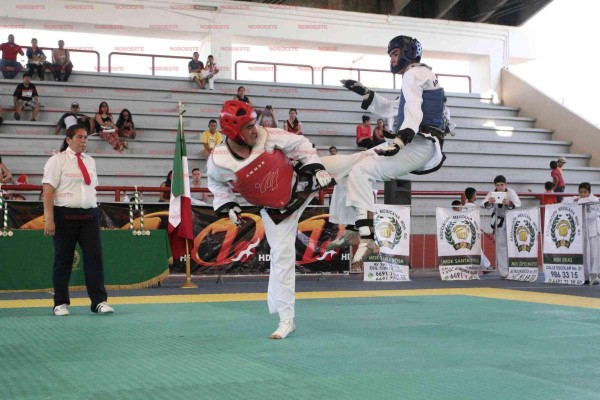 Saúl Castañeda se impone.