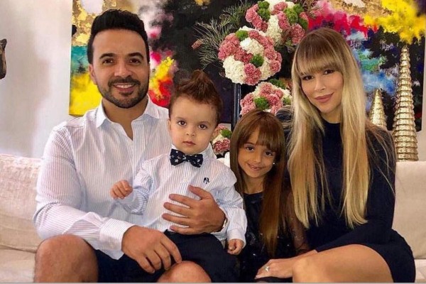 Luis Fonsi celebra Navidad y cumpleaños con su familia