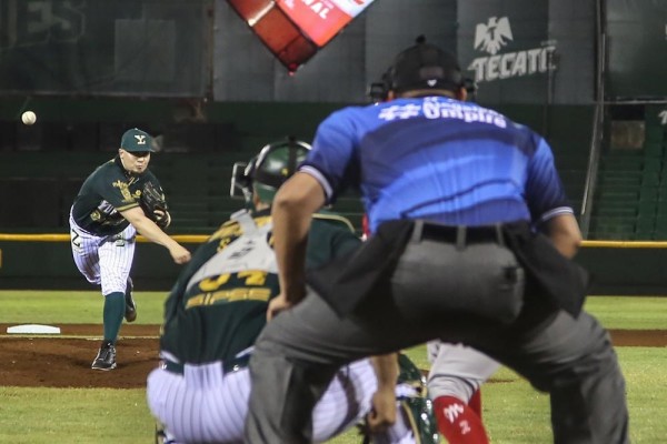 Lucen peloteros de Tomateros en el verano