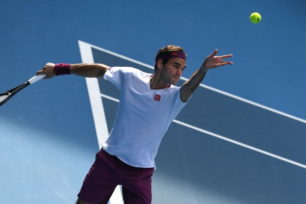 Roger Federer salva siete match point; se medirá a Novak Djokovic en Semifinales
