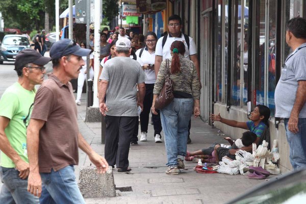 La familia invisible de la banqueta
