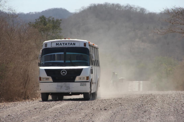 La carretera a Matatán presenta deterioro en algunos tramos.
