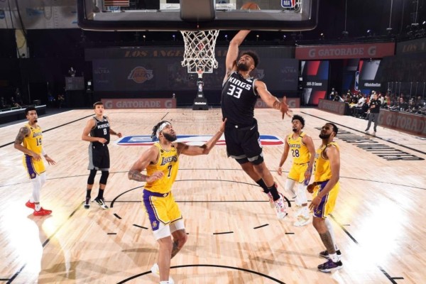 Kings vence a unos Lakers que piensa más en la postemporada