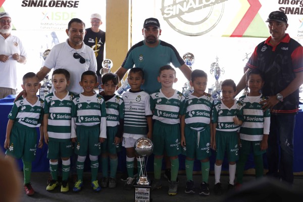 Liga de Futbol Infantil y Juvenil Muralla reconoce a sus campeones