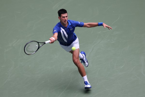 Novak Djokovic cede su primer set ante Edmund, pero pasa a tercera ronda del US Open