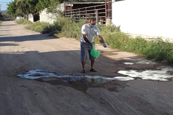 En Escuinapa, vecinos de la Pueblo Nuevo denuncian que vierten aguas negras a la calle del Rastro Municipal