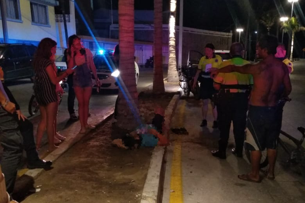 Motociclista muere tras accidentarse en el Paseo Claussen, en Mazatlán