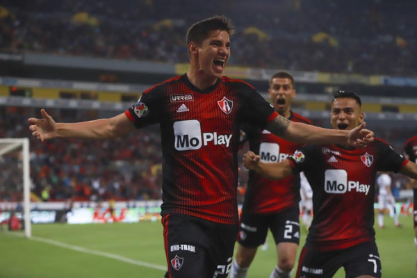 Edson Rivera celebra su gol.