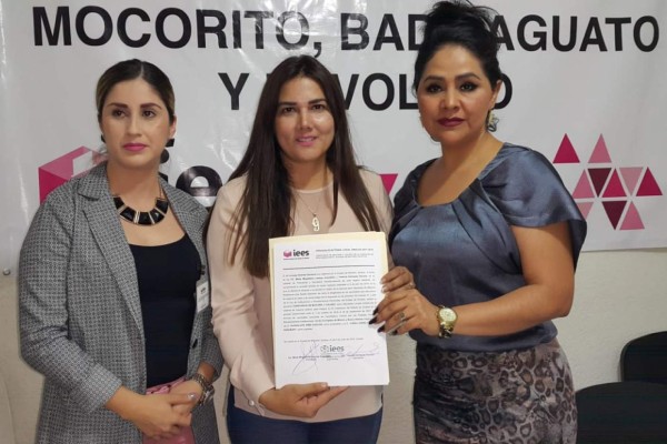 Recibe Lupita Iribe constancia de mayoría en el Décimo Distrito