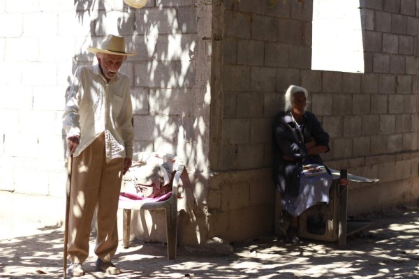 Pondrá DIF techo de lámina a adultos de El Bolsón, en Navolato, que perdieron todo en incendio