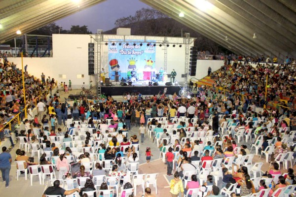 Alrededor de 3 mil personas se reunieron en el festejo de Día de Reyes.