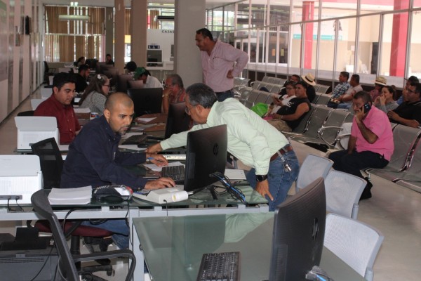 Aprovechan vacaciones para cumplir obligaciones fiscales