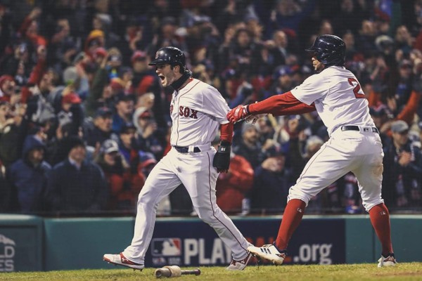 Medias Rojas se pone 2-0 arriba en la Serie Mundial. (Foto: @MLB)