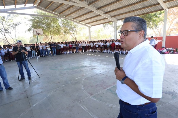 En Mazatlán, advierten a jóvenes sobre drogas y embarazos no planeados