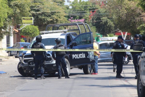 Jóvenes roban carro, se enfrenta con Policía Federal y capturan a dos, en el Infonavit Las Flores de Culiacán