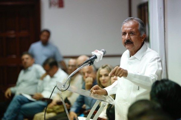 Alcalde de Culiacán ataca a televisora; dice que no tiene ética y reportera lo refuta