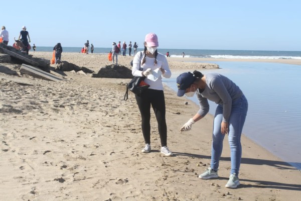 Nace nueva asociación; su primera actividad, limpiar playas en Mazatlán