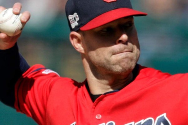 Rangers adquieren a Corey Kluber desde Indios