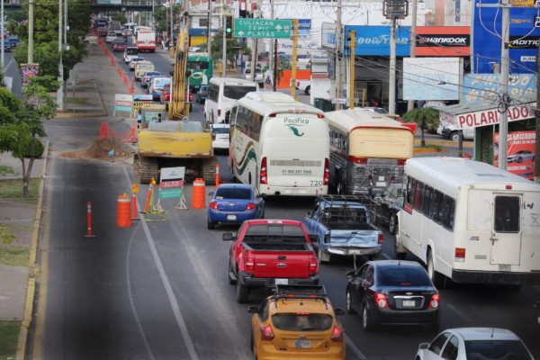 El turismo deja bonanza en Mazatlán, pero también un tráfico pesado