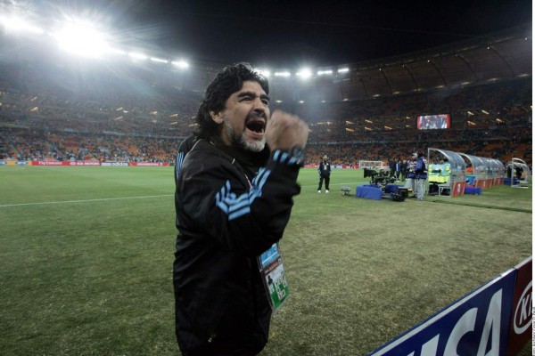 Maradona arremete contra su sobrino en TV