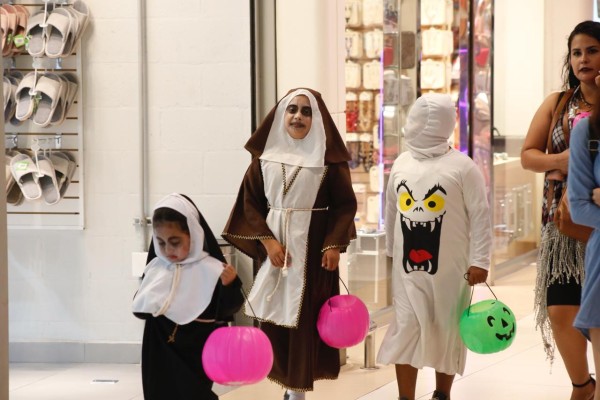 Celebran decenas de niños el Halloween en Mazatlán"