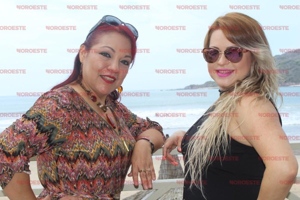 María Elena Rodríguez y Sandra Zamora son halagadas en su día