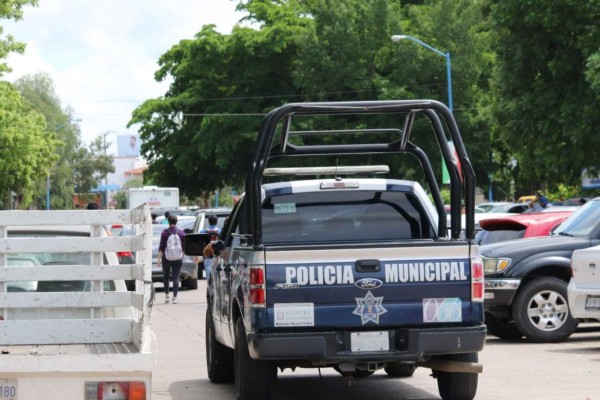 Arresta Guardia Nacional a dos agentes municipales cuando supuestamente llevaban a un hombre privado de su libertad