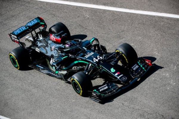Hamilton gana el GP de la Toscana y llega a 90 victorias en la F1; Checo termina quinto
