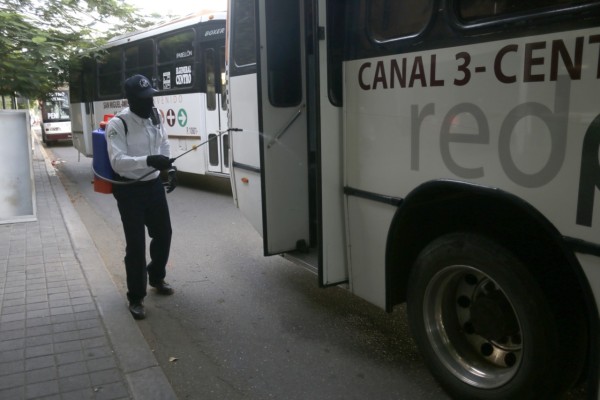 Más de 100 camiones urbanos se sanitizan a diario en Culiacán: Vialidad y Transportes
