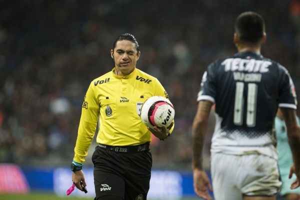Árbitros amenazan con no pitar la Liguilla en Liga MX