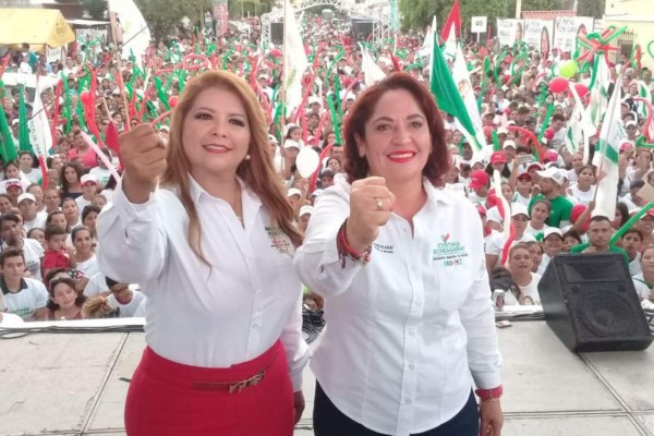 Cierra campaña Cinthya Echagaray y Arcelia Prado de la mano del cantante El Coyote en Rosario
