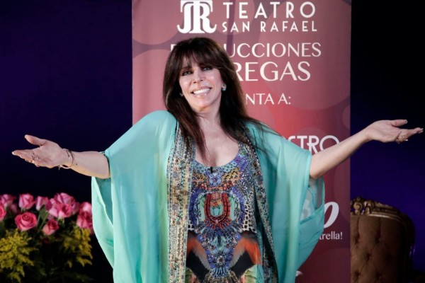 Verónica Castro, actriz y cantante mexicana, anuncia que se retira después de 53 años de trayectoria