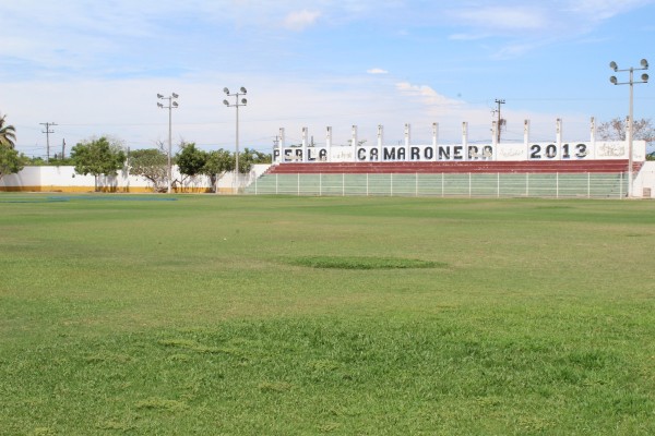 Ponen en cuarentena el campo del estadio Perla Camaronera de Escuinapa