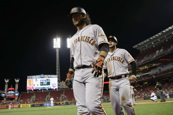 Cueto recibe paliza, pero Gigantes vencen a Rojos