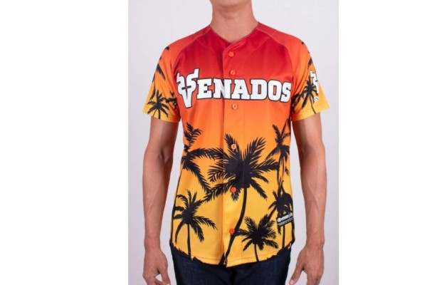 La tropical casaca de Venados de Mazatlán es presentada.